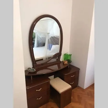 Whole In Primošten
